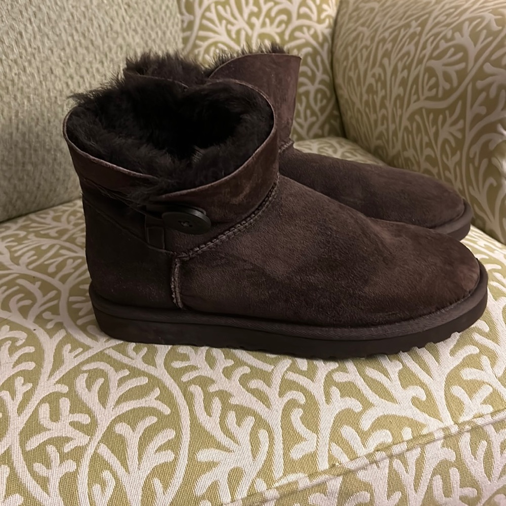 UGGS Bailey Button Short 8 Ladies